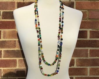 Extra long vintage collier de perles de verre multicolores collier hippie collier de perles superposition collier clapet Boho femmes collier sac cadeau