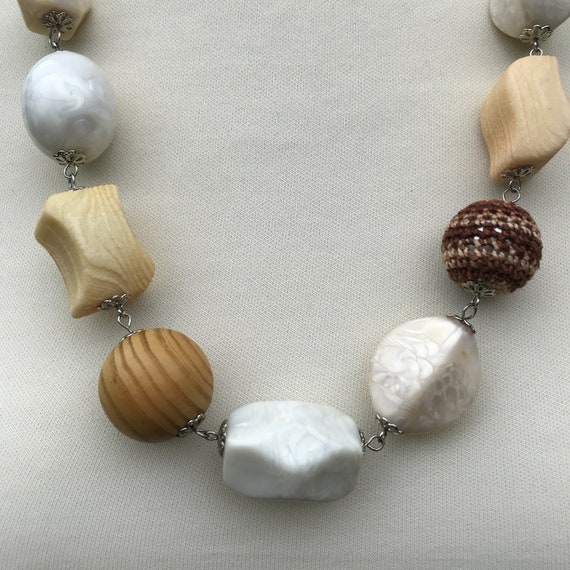 Vintage Y2K Chunky Bead Necklace in Mixed White, … - image 2