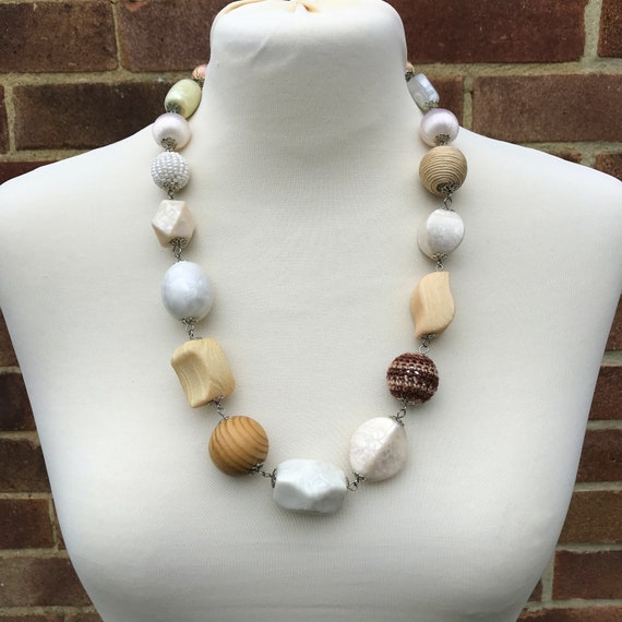 Vintage Y2K Chunky Bead Necklace in Mixed White, … - image 3