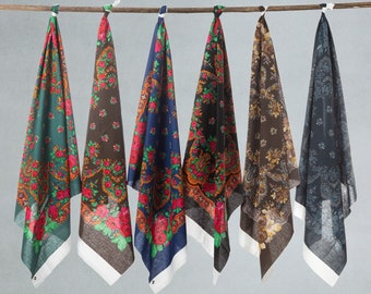 Tissu portugais pour écharpe avec motif cachemire et floral au mètre/mètre. Pour projet de couture dans un style bohème. Réalisez votre châle de costume Viana