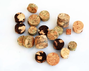 Small colored cork discs for natural jewellery & crafts. Agglomerated cork slices for creative DIY. Sustainable burl disks made in Portugal