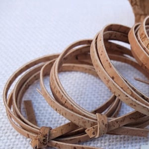 Plat kurkkoord, 2 mm of 3 mm (0,08&quot; of 0,12&quot;) breed, gemaakt van Portugese dubbelzijdige kurkstof, veganistische koorden voor sieraden