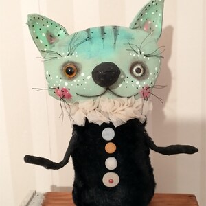 OOAK Cat Art Doll – Handmade Textile Creature, hand stitched soft sculpture afbeelding 7