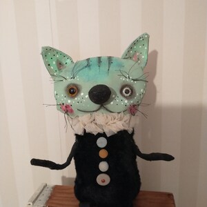 OOAK Cat Art Doll – Handmade Textile Creature, hand stitched soft sculpture afbeelding 5