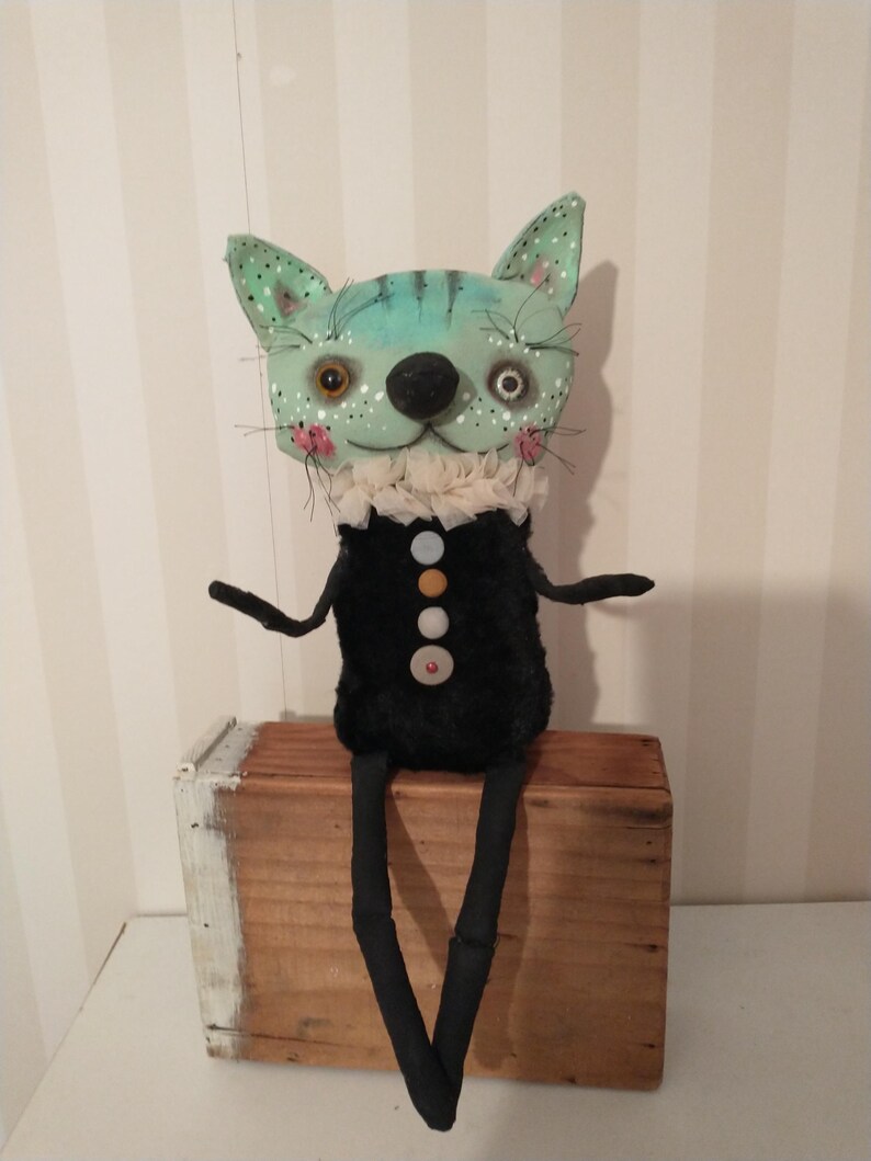 OOAK Cat Art Doll – Handmade Textile Creature, hand stitched soft sculpture afbeelding 4