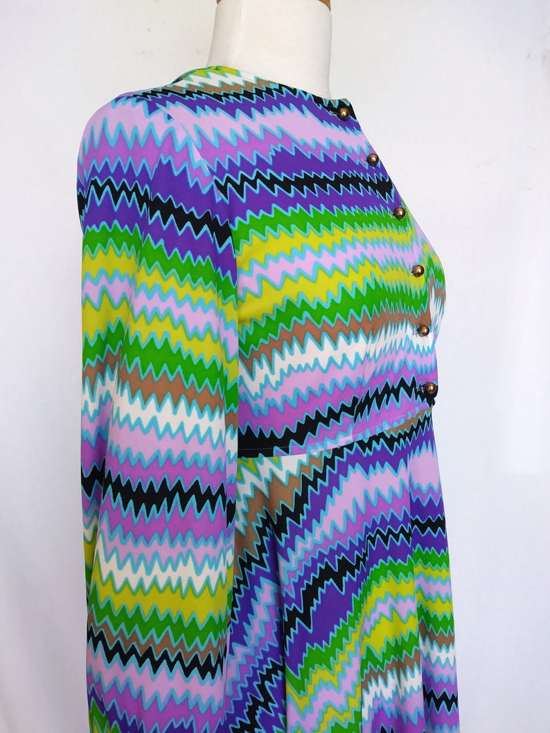 4 Button Cuffs 1970s Dress Cirette Small Zig Zag Print High Waist A Line Skirt