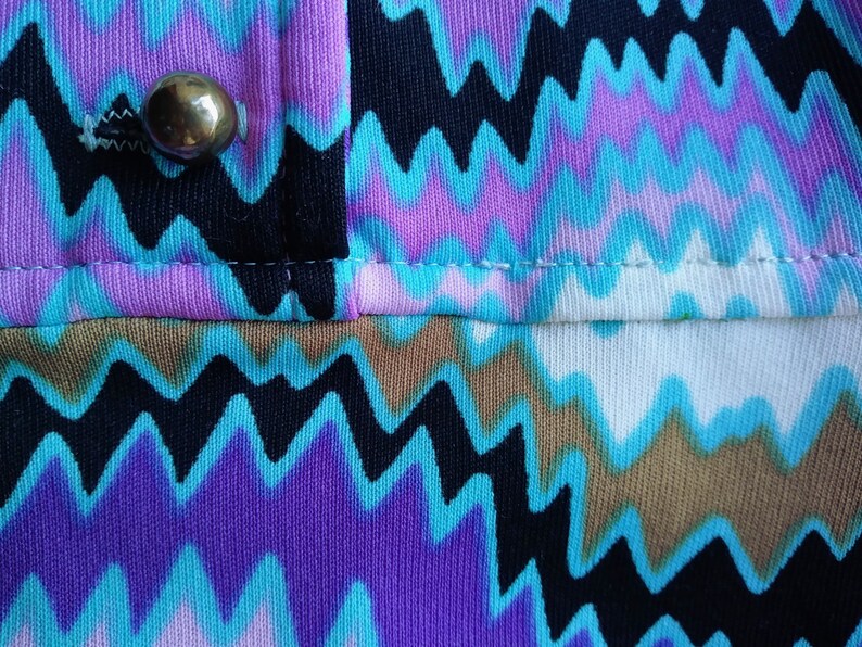4 Button Cuffs 1970s Dress Cirette Small Zig Zag Print High Waist A Line Skirt