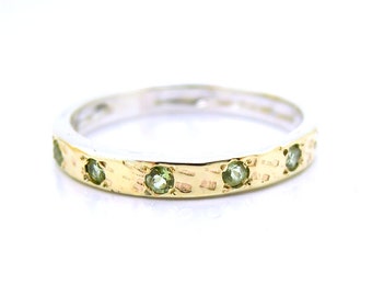 Peridot ring with hammered 9K Gold on 925 Sterling silver