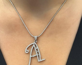 Collar con inicial A en plata de ley: colgante de circonita cúbica