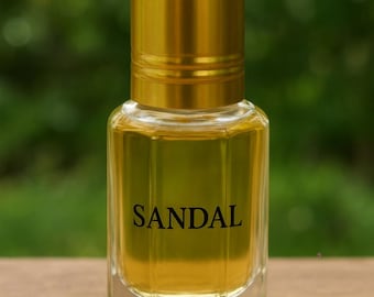 Óleo Essencial de Sândalo: A fragrância pura do óleo essencial de sândalo é caracterizada por suas notas quentes, amadeiradas e terrosas. Seu aroma é rico e luxuoso.