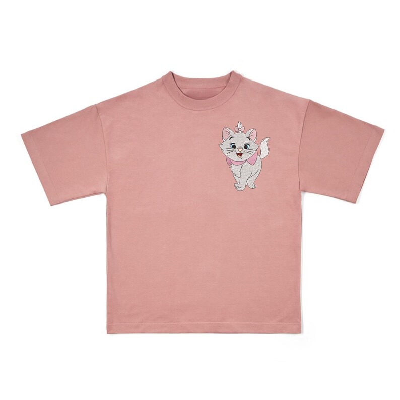 Puede incluir: Camiseta de color rosa polvoriento con una imagen bordada de un gato blanco con un lazo rosa y una tiara. La camiseta de manga corta tiene cuello redondo y un corte holgado, adecuada para uso casual.