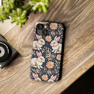 Funda para teléfono con diseño de conejo caprichoso: bonito diseño de conejito, regalo para amantes de los animales, accesorio para teléfono, Pascua, estilo primaveral, funda fina única