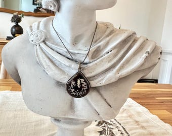 Vintage Aqeeq Stone Pendant: Arabic Calligraphy Feather Motif, Sterling Silver Chain