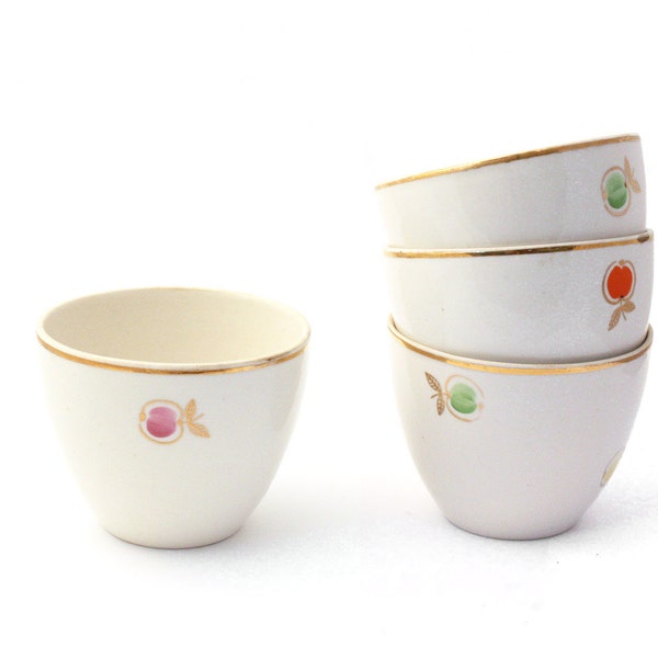 Set of four vintage cups