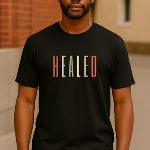 HEALED クリスチャンTシャツ – ボヘミアン信仰Tシャツ、励ましTシャツ、聖書の一節Tシャツ、インスピレーションあふれるクリスチャンアパレル、ユニセックスギフト