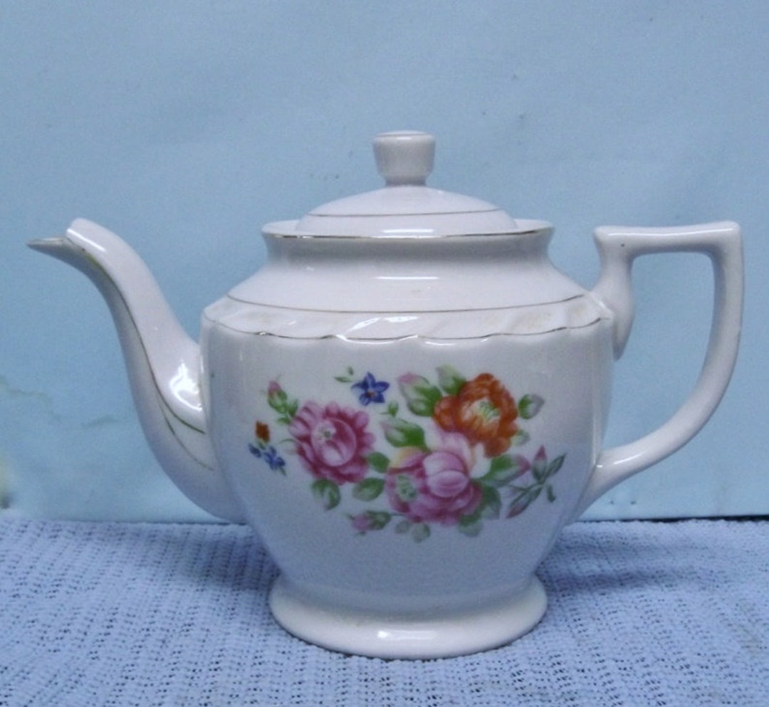 Vintage Hall China Teapot 6 Cup Yellow With Gold Three Petal Etsy