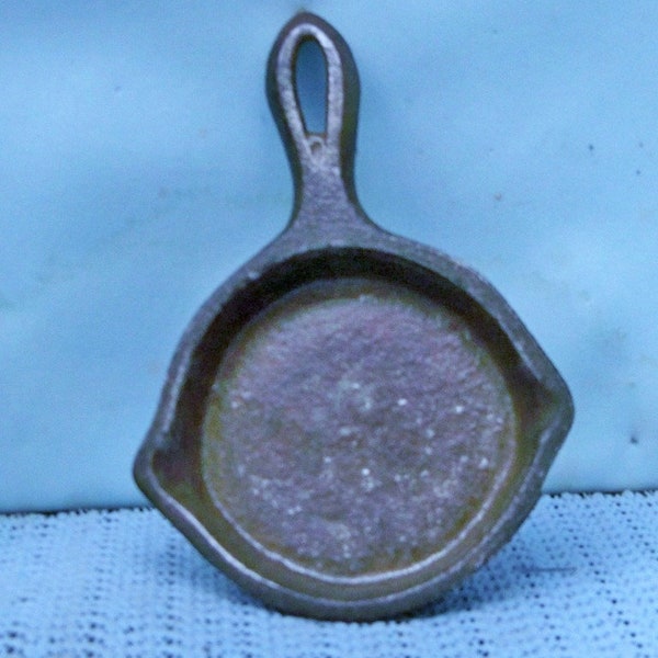 Vintage Children's Toy ~ Salesman Sample Cast Iron Footed Fry Pan ~ Kitchen Tested