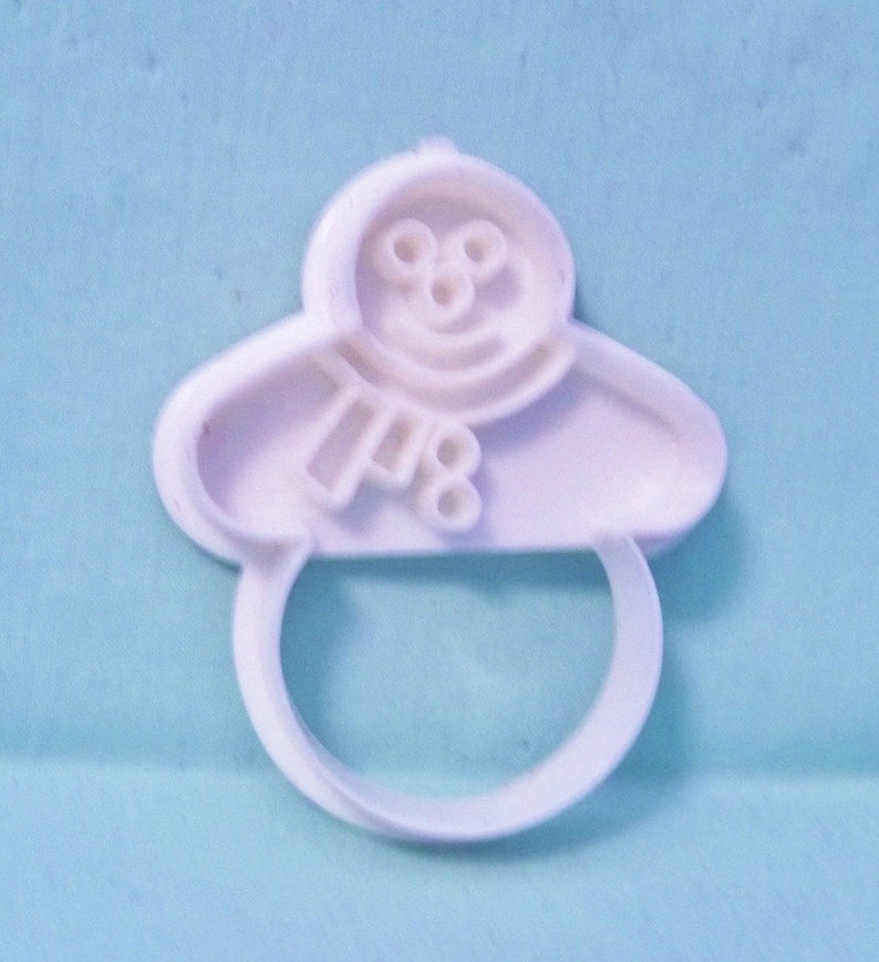 2 12 High Miniature Frosty Snowman Cookie Cutter ~ 1980/'s White Hard Plastic Cookie Mold ~ Silhouette Snowman Wearing Top Hat Cut Out New