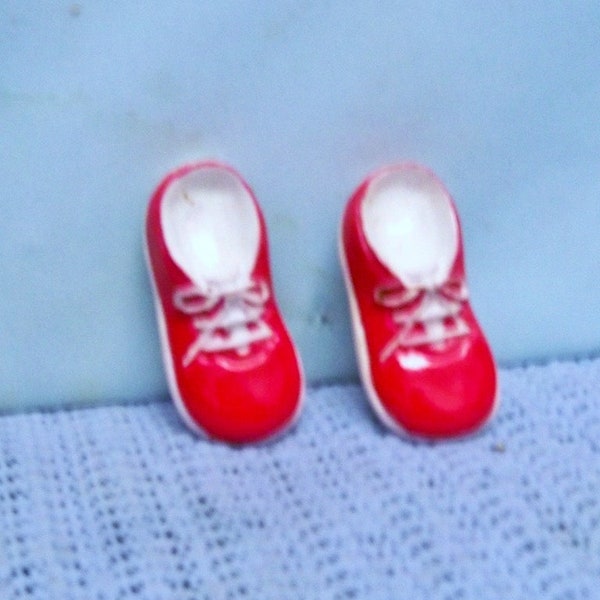 Red Tennis Shoe Refrigerator Magnet ~ Detailed Hand Painted  Kitchy Fridge Adornments Magnets ~ Pristine