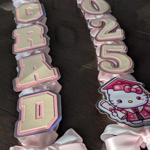 Collar de graduación de Hello Kitty