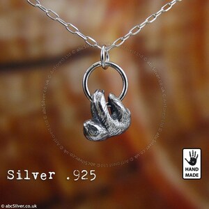 Animal paresseux lent, chaîne en argent sterling .925 et pendentif oxydé en fonte solide épais, fait main