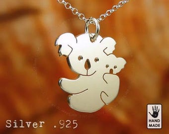 Handgjort halsband i sterlingsilver med koalabjörn och baby