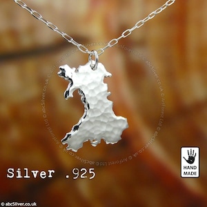 Collier carte du pays de Galles en argent fin martelé fait main - Idée cadeau