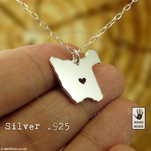 Collar personalizado hecho a mano en plata de ley .925 con el mapa de Ucrania de Ostriw Zmijinyj de la Isla de las Víboras (fabricado en la Unión Europea)