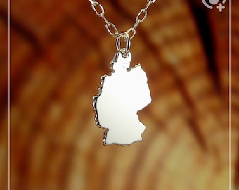 Tysklandskarta Berlin, kedja i sterlingsilver .925 och tjockt massivt hänge, handgjort