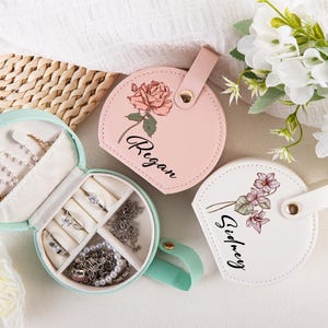 Personalized Round Travel Jewelry Case,Travel Gift,Wedding Gift Box,Round Jewelry  Box,Bridesmaid Gifts,Wedding Gifts