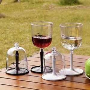 Återanvändbart vinglas i plast | Elegant bägare med fot för camping och fester | Lätt dricksglas för utomhusbruk | Svart eller vitt fotalternativ