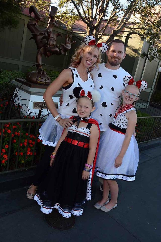 Cruella De Vil And Dalmatian Halloween Costume - Cruella de Vil Dress & Cape: 101 dalmatians halloween costume | Etsy Cruella De Vil And Dalmatian Halloween Costume - Cruella de Vil Dress & Cape: 101 dalmatians halloween costume | Etsy