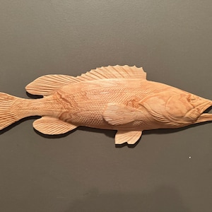 Replica personalizzata di persico trota in legno
