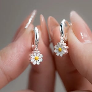 Daisy Flower Hoop Earrings - Sterling Silver Flower Huggie Earrings - Dainty Minimalist Jewelry - Cute Gift for Her, Birthday Gift