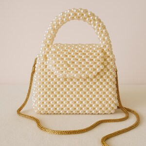 Bolso de perlas hecho a mano: elegante bolso de perlas blancas, bolso de mano con perlas de inspiración vintage, bolso de mano para bodas, bolso de noche con cadena dorada