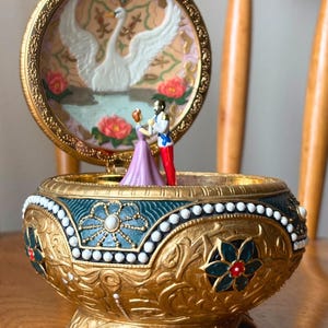 San Francisco Music Box Company - Anastasia Alexandra & Nicholas