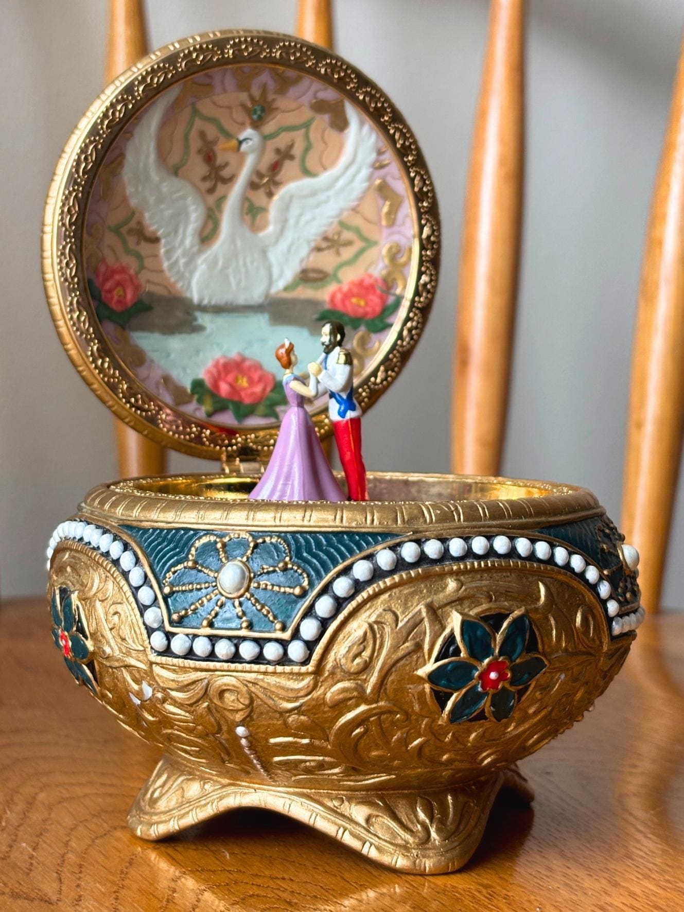 San Francisco Music Box Company - Anastasia Alexandra & Nicholas