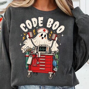 Enfermera de Code Boo Crew PNG, diseño divertido de camiseta de enfermera fantasma para Halloween, sublimación de enfermera espeluznante, descarga digital de enfermera para Halloween