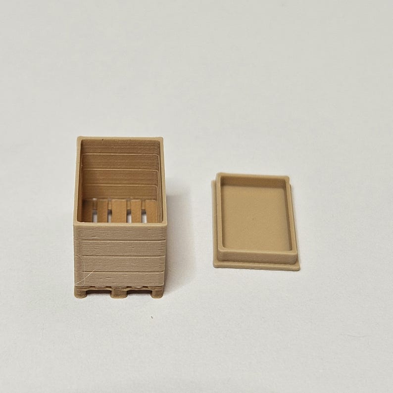 EUR pallet miniatures with collars and removable lids in HO (1:87) scale. 28 pcs. "Light wood" rims