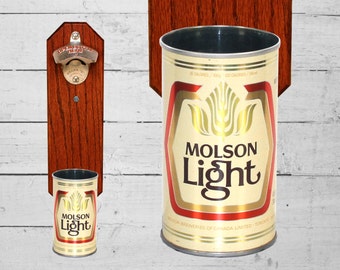 Väggmonterad flasköppnare för öldrickare med vintage Molson Canadian Light Beer Burk Cap Catcher - Present till marskalkar