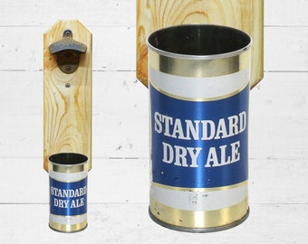 Väggmonterad flasköppnare med Vintage Standard Dry Ale-burkfångare