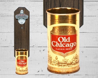 Gammal Chicago väggmonterad flasköppnare med vintage ölburkfångare - Present till kille