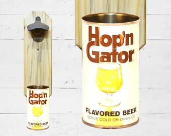 Hop 'n Gator väggmonterad flasköppnare med vintage ölburkfångare