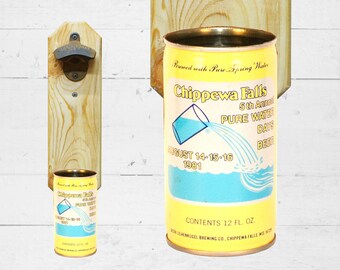 Väggmonterad flasköppnare med vintage Chippewa Falls ölburkfångare - Wisconsin 1981 Pure Water Days 5:e årliga