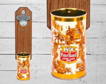 Väggmonterad flasköppnare med vintage Peter Hand Export Lager ölburklockfångare