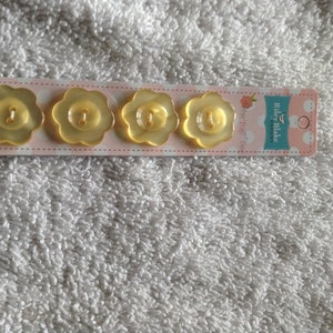 Riley Blake Sew Together buttons - pearl buttons in cream flowers- set of 4 buttons