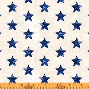 Pode incluir: Tecido com um padrão repetitivo de estrelas azul marinho com um design de camuflagem sobre um fundo creme. As estrelas são espaçadas uniformemente. Uma régua está na parte inferior da imagem.