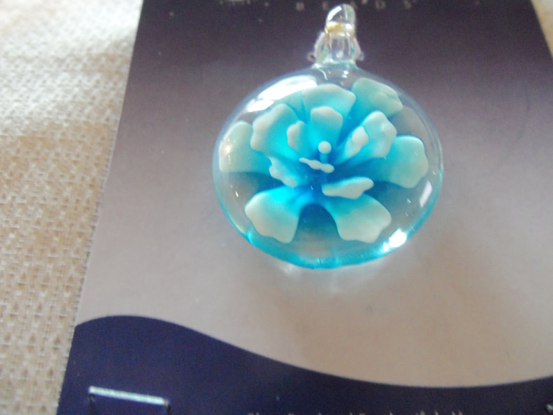 Pendant 30mm round with flower design lampworked glass multicolored