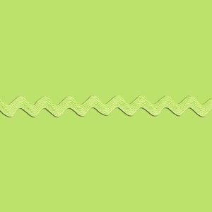 1 spoel Ric Rac 5/8 x 24 yds, Apple by Galaxy Notions