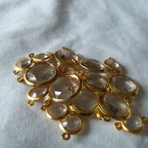 Link, Blue Moon Beads, acrylic and gold-finished steel, clear, assorted round. Pkg/17